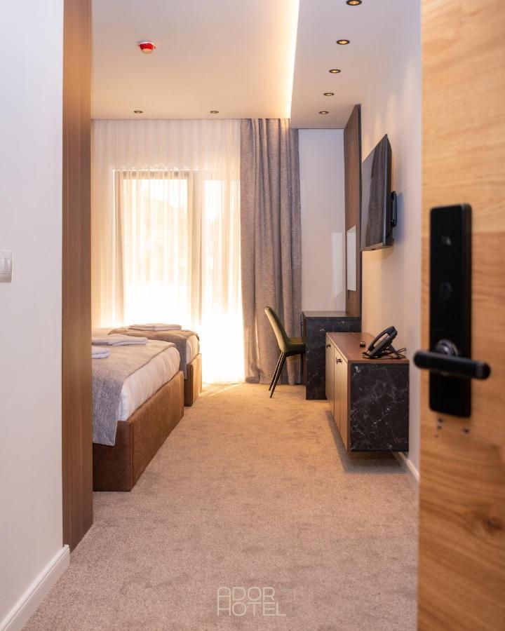 Ador Hotel North Mitrovica Exterior foto