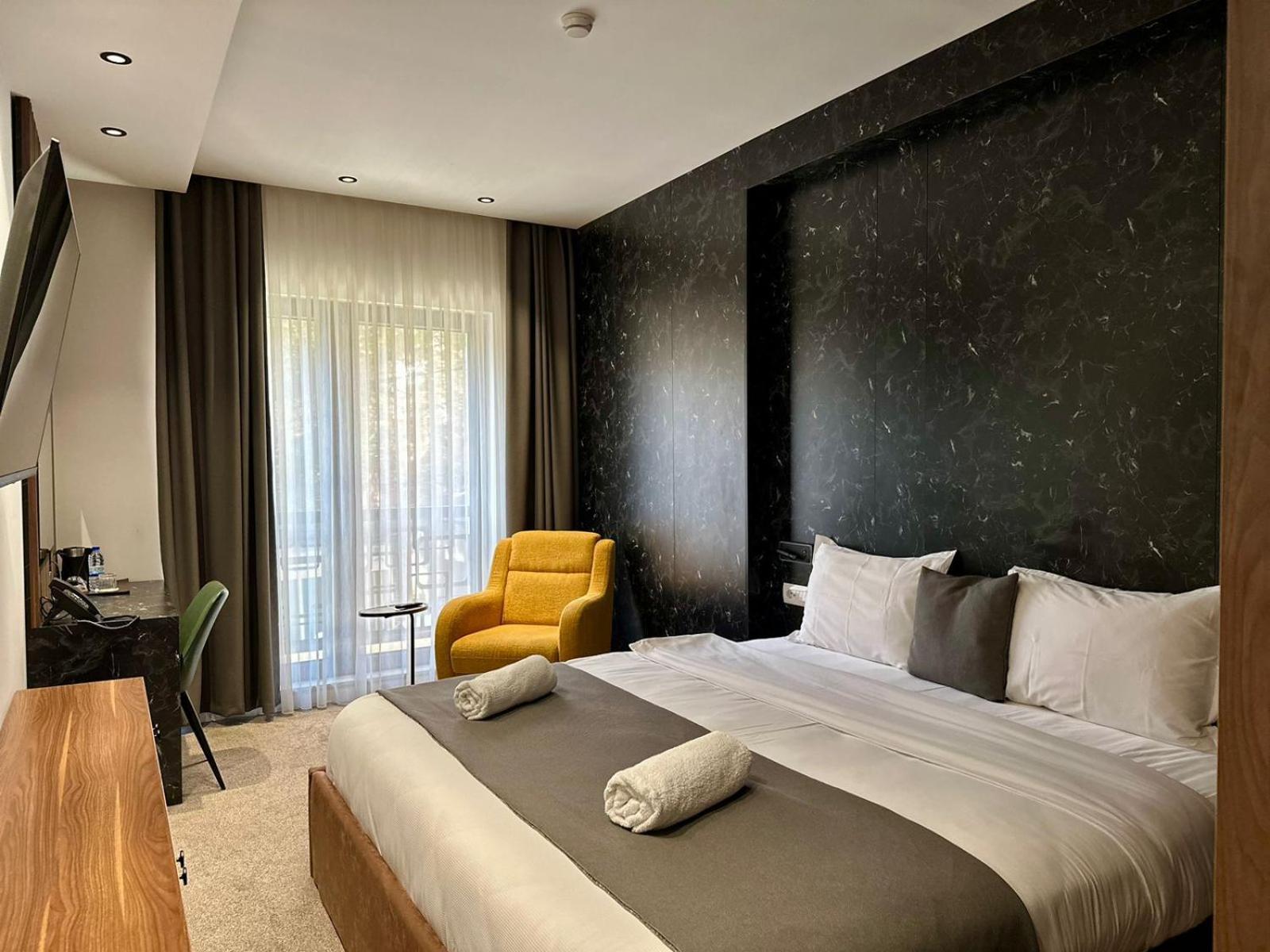 Ador Hotel North Mitrovica Exterior foto